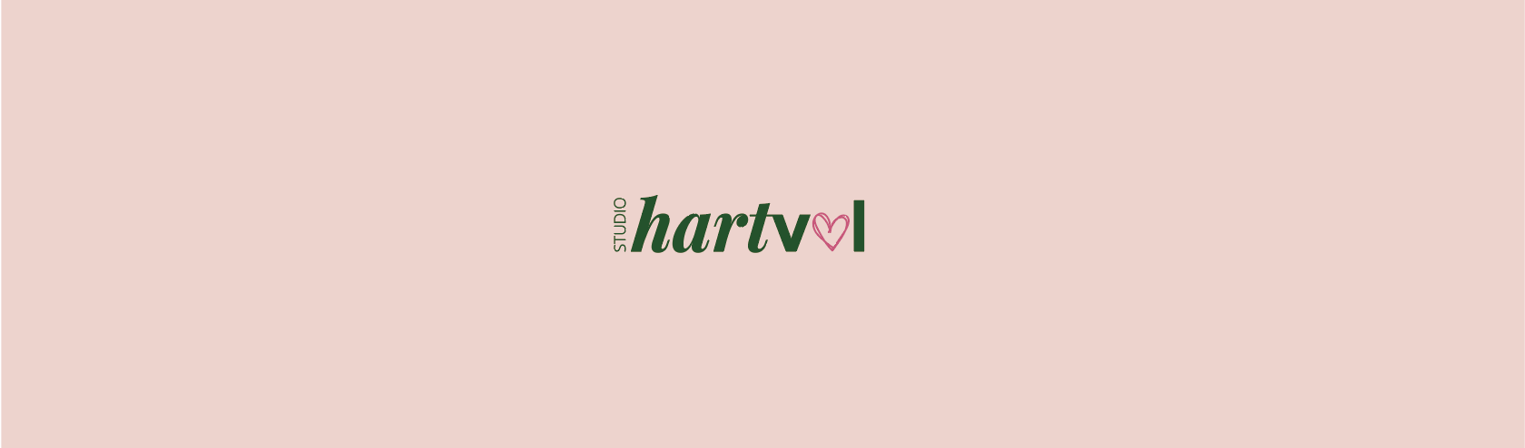 Logo studioHartVol op roze achtergrond