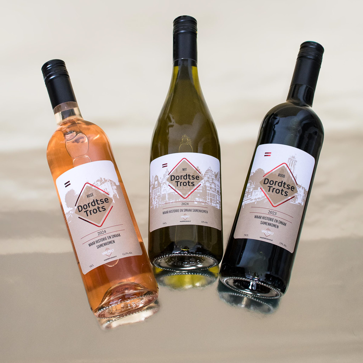 Etiket Dordtse trots op flessen wijn