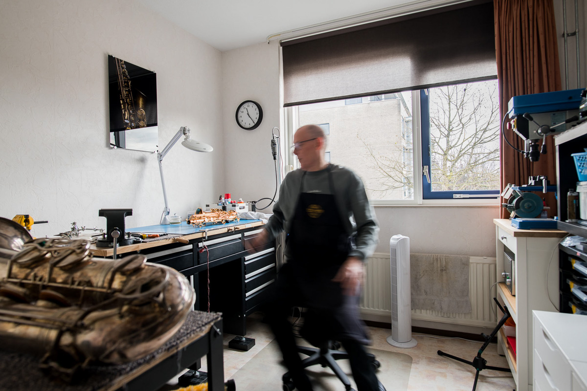 in het atelier waar de persoon aan het werk is in het atelier waar de persoon aan het werk is