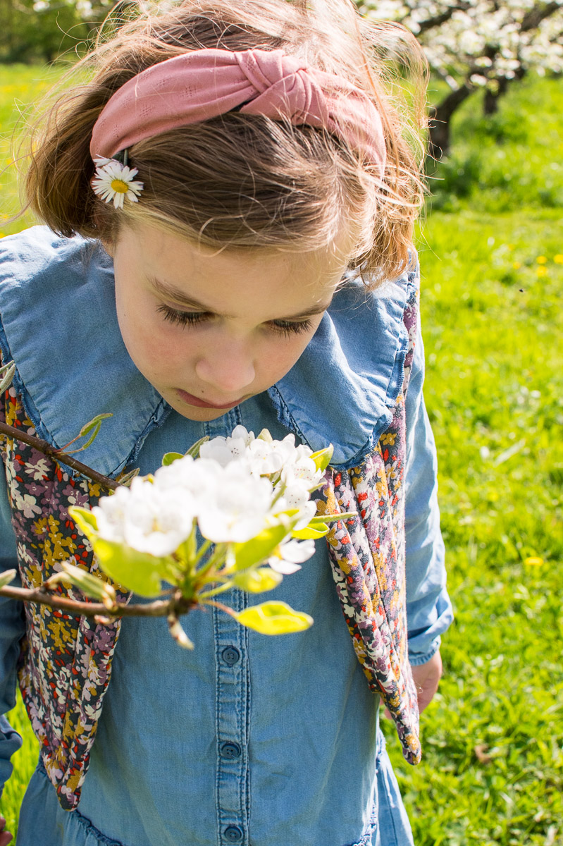 Gezinsfotografie tussen bloemen